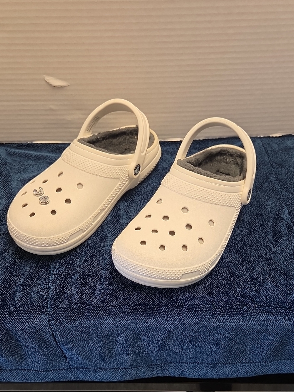 CROCS White Kids Fleece-Lined Clogs with Heel Strap, Size 8